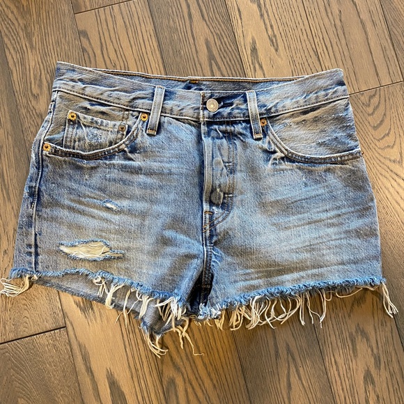 Levi’s 501 Distressed Cut Off shorts - Picture 1 of 3